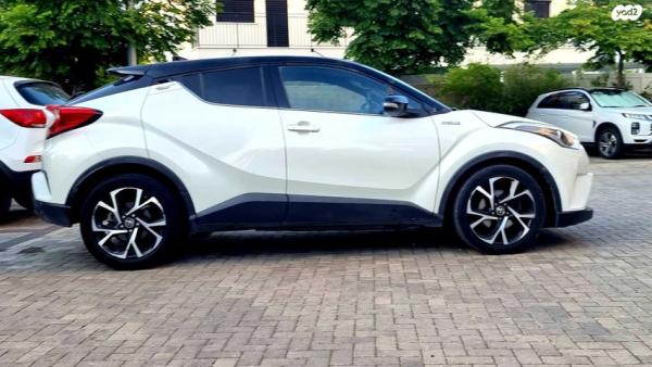 טויוטה C-HR Chic הייבריד אוט' 1.8 (98 כ"ס) בנזין 2018 למכירה בנתניה