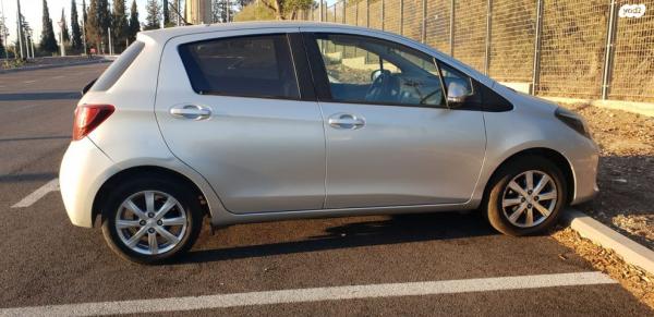 טויוטה יאריס Sky אוט' 1.3 (99 כ"ס) בנזין 2015 למכירה בעפולה