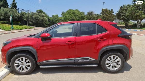 טויוטה יאריס קרוס HSD Urban אוט' 1.5 (92 כ''ס) בנזין 2022 למכירה בניר ישראל