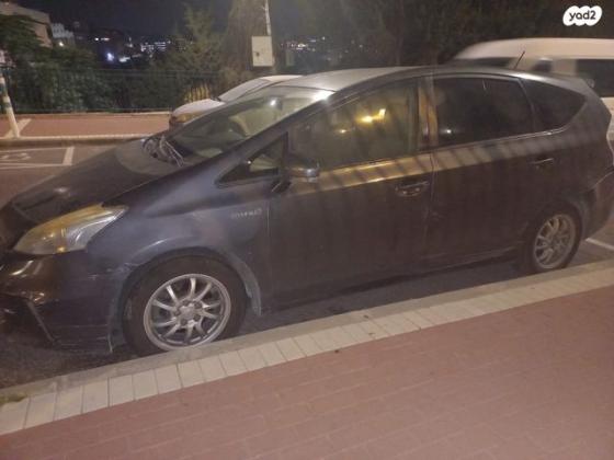 טויוטה פריוס פלוס הייבריד אוט' 1.8 (99 כ''ס) בנזין 2013 למכירה ברכסים