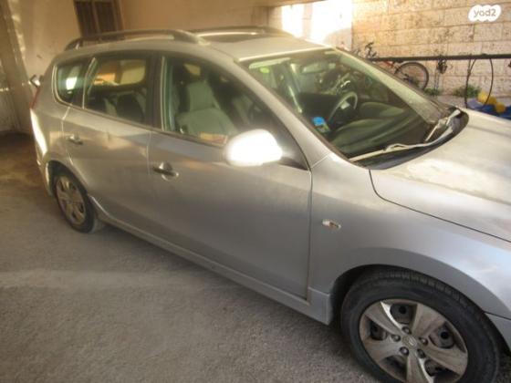 יונדאי i30CW Inspire סטיישן אוט' 1.6 (126 כ''ס) בנזין 2011 למכירה בירושלים