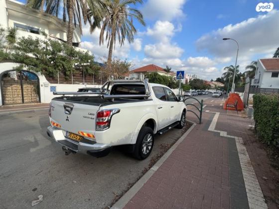 מיצובישי טרייטון / L200 4X4 4X4 Dakar דאבל קבינה אוט' דיזל 2.4 (181 כ''ס) דיזל 2015 למכירה בחדרה