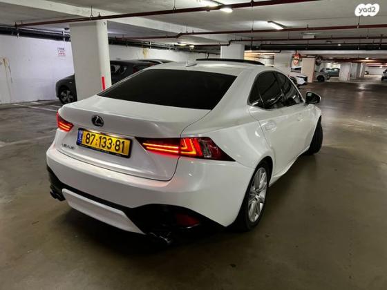 לקסוס IS300h Executive הייבריד אוט' 2.5 (181 כ"ס) בנזין 2016 למכירה בראשון לציון