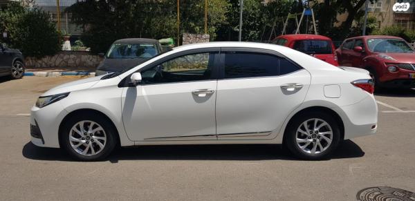 טויוטה קורולה 50th Edition אוט' 1.6 (132 כ"ס) בנזין 2018 למכירה בפתח תקווה