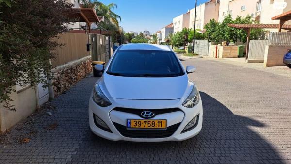 יונדאי i30 Inspire סטיישן אוט' 1.6 (135 כ"ס) בנזין 2013 למכירה ברחובות