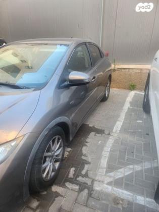 הונדה סיוויק האצ'בק החדשה Comfort אוט' 1.8 (142 כ''ס) בנזין 2013 למכירה בפתח תקווה