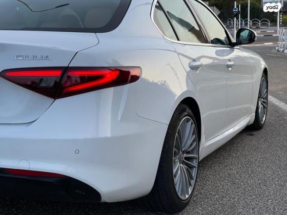 אלפא רומיאו ג'וליה Milano Speciale אוט' 2.0 (197 כ"ס) בנזין 2018 למכירה בתל אביב יפו