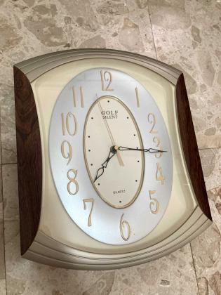 שעון קיר אנלוגי של ?גולף?