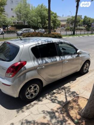 יונדאי i20 Insight אוט' 1.4 (100 כ"ס) בנזין 2014 למכירה בנתניה
