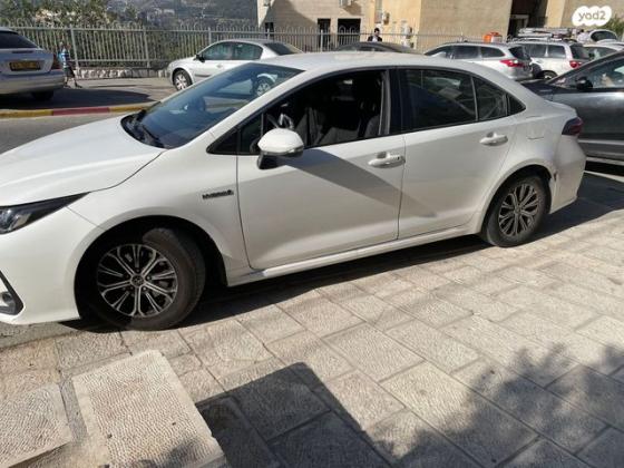 טויוטה קורולה הייבריד Flow סדאן אוט' 1.8 (98 כ''ס) בנזין 2021 למכירה בירושלים