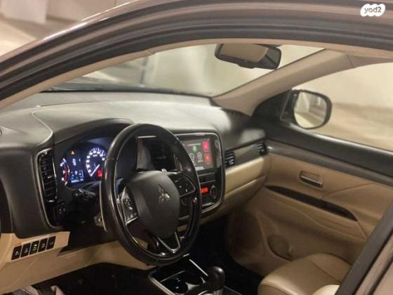 מיצובישי אאוטלנדר Premium אוט' 7 מק' 2.0 (150 כ''ס) בנזין 2019 למכירה בנתניה