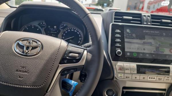 טויוטה לנד קרוזר ארוך Limited אוט' 7 מק' דיזל 5 דל' 2.8 (204 כ"ס) דיזל 2022 למכירה בגבעתיים