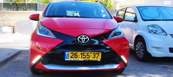 טויוטה אייגו (AYGO) X-Play ידני 1.0 (69 כ"ס) בנזין 2016 למכירה בחולון