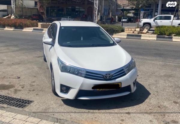 טויוטה קורולה GLI-FL אוט' 1.6 (132 כ''ס) [2013-2016] בנזין 2015 למכירה במג'ד אל כרום
