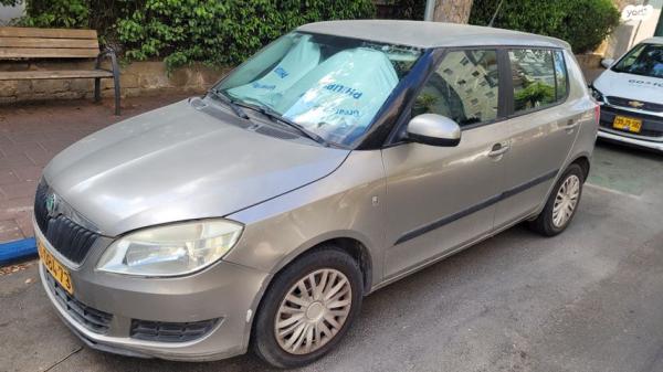 סקודה פאביה Ambiente אוט' 1.2 (105 כ''ס) בנזין 2011 למכירה ברמת גן