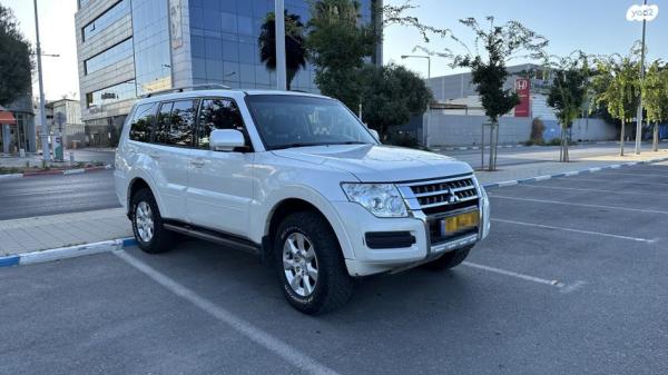 מיצובישי פג'רו ארוך 4X4 Desert אוט' דיזל 7 מק' 3.2 (200 כ"ס) דיזל 2015 למכירה בקרית אונו