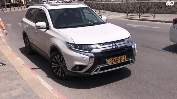 מיצובישי אאוטלנדר Premium אוט' 7 מק' 2.0 (150 כ''ס) בנזין 2021 למכירה בגבעת זאב