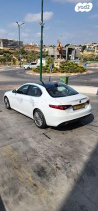 אלפא רומיאו ג'וליה Milano Speciale אוט' 2.0 (197 כ"ס) בנזין 2018 למכירה בחיפה