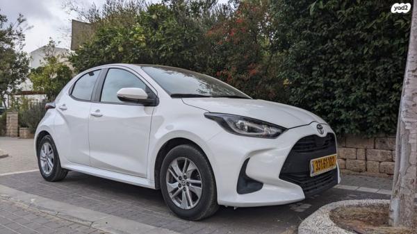 טויוטה יאריס Sky אוט' 1.5 (125 כ"ס) בנזין 2020 למכירה בפרדס חנה כרכור