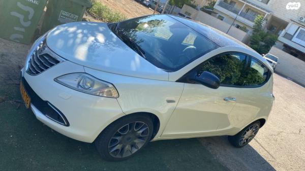 לנצ'יה אפסילון Platinum אוט' 0.9 (85 כ''ס) בנזין 2012 למכירה בקרית עקרון