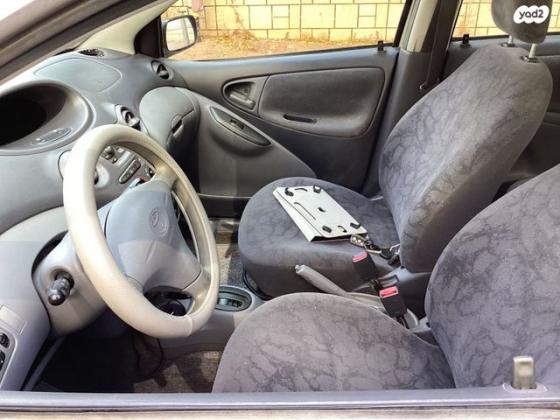 טויוטה יאריס Sol אוט' 1.3 (87 כ''ס) בנזין 2002 למכירה בחולון