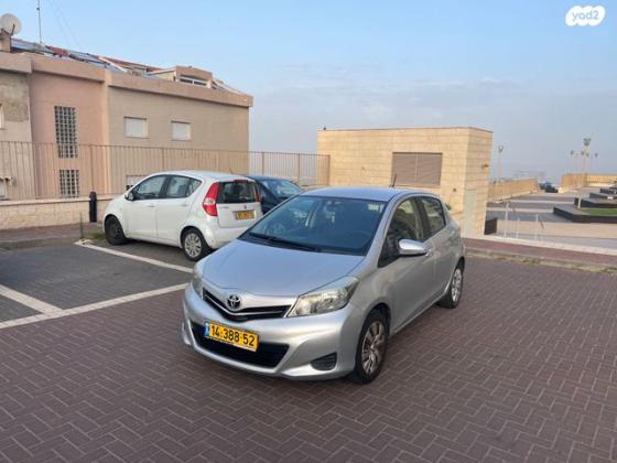 טויוטה יאריס Style אוט' 1.3 (99 כ"ס) בנזין 2013 למכירה בחיפה