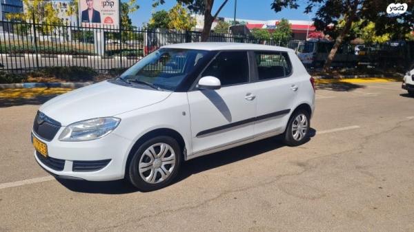 סקודה פאביה Ambition אוט' 1.2 (110 כ''ס) בנזין 2015 למכירה בנתניה