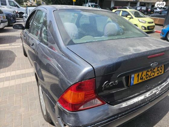 פורד פוקוס LX סדאן אוט' 1.6 (102 כ''ס) בנזין 2005 למכירה בהרצליה