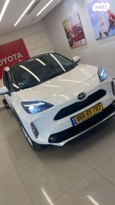 טויוטה יאריס קרוס Sky אוט' 1.5 (125 כ''ס) בנזין 2022 למכירה במבשרת ציון