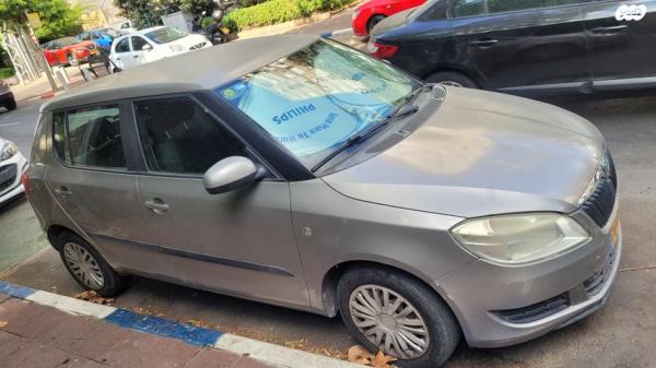 סקודה פאביה Ambiente אוט' 1.2 (105 כ''ס) בנזין 2011 למכירה ברמת גן