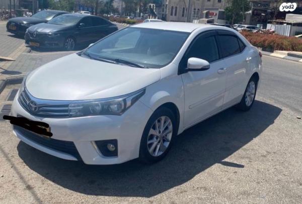 טויוטה קורולה GLI-FL אוט' 1.6 (132 כ''ס) [2013-2016] בנזין 2015 למכירה במג'ד אל כרום