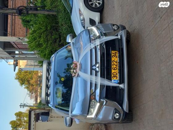 מיצובישי אאוטלנדר Premium אוט' 7 מק' 2.0 (150 כ''ס) בנזין 2015 למכירה בחולון