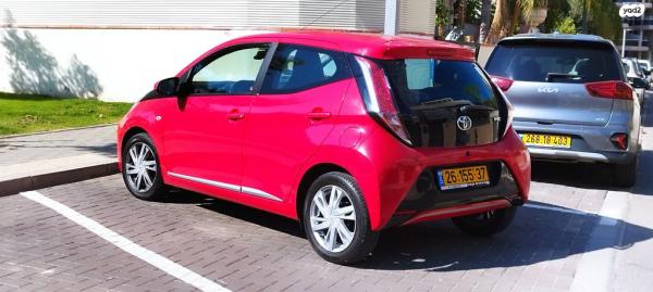 טויוטה אייגו (AYGO) X-Play ידני 1.0 (69 כ"ס) בנזין 2016 למכירה בחולון