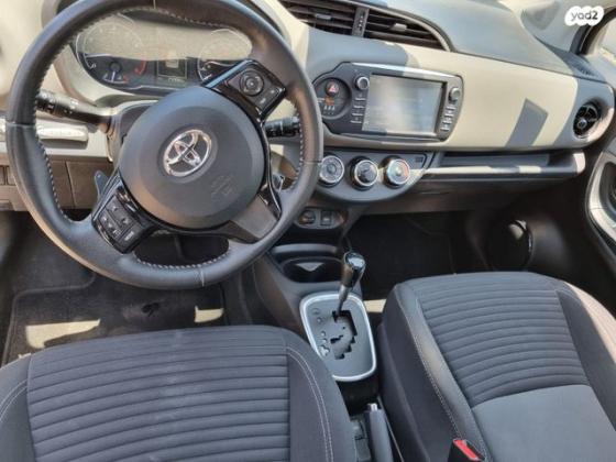 טויוטה יאריס Style אוט' 1.5 (112 כ"ס) בנזין 2017 למכירה בשוהם