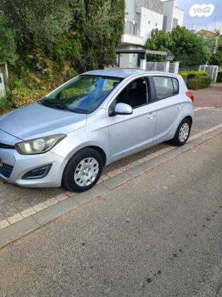 יונדאי i20 Insight אוט' 1.4 (100 כ"ס) בנזין 2014 למכירה בבת ים