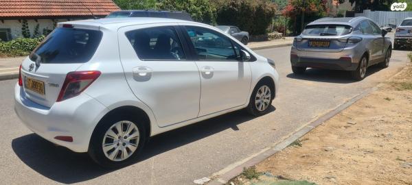 טויוטה יאריס Sol אוט' 1.3 (99 כ"ס) בנזין 2014 למכירה בבית נקופה