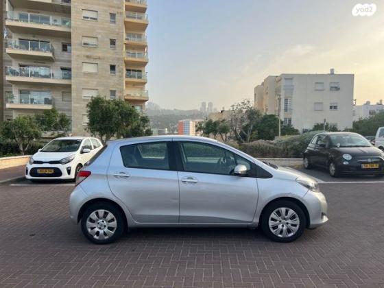 טויוטה יאריס Style אוט' 1.3 (99 כ"ס) בנזין 2013 למכירה בחיפה