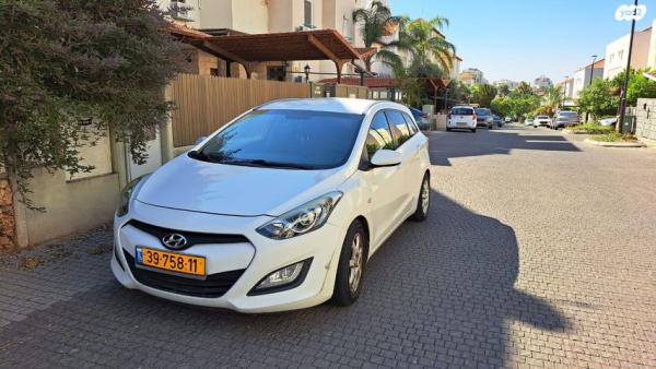 יונדאי i30 Inspire סטיישן אוט' 1.6 (135 כ"ס) בנזין 2013 למכירה ברחובות
