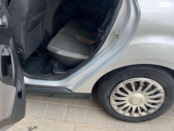 פורד פוקוס Trend סטיישן אוט' 1.6 (125 כ''ס) בנזין 2013 למכירה בנתניה