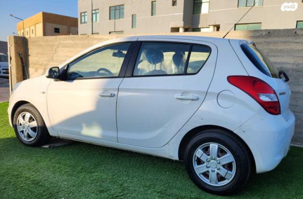 יונדאי i20 Instyle אוט' 1.4 (100 כ''ס) בנזין 2012 למכירה בבאר שבע