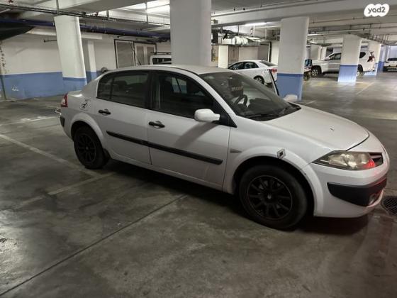 רנו מגאן דור 2 (2004-2010) Business אוט' 4 דל' 1.6 (110 כ''ס) בנזין 2009 למכירה בפתח תקווה