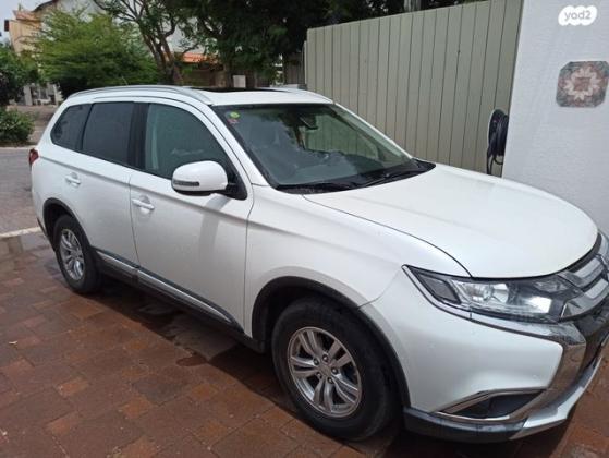 מיצובישי אאוטלנדר Instyle אוט' 7 מק' 2.0 (150 כ"ס) בנזין 2016 למכירה בבית דגן