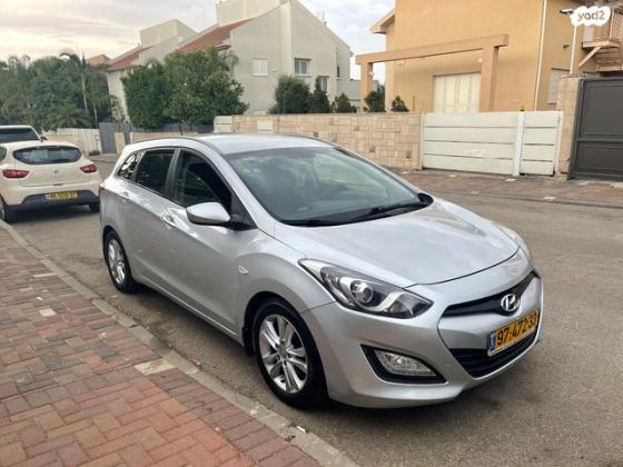 יונדאי i30 Inspire סטיישן אוט' 1.6 (135 כ"ס) בנזין 2015 למכירה בחדרה
