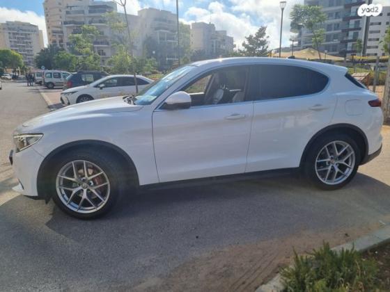 אלפא רומיאו סטלויו 4X4 First Edition SR אוט' 2.0 (280 כ''ס) בנזין 2018 למכירה ברמת גן