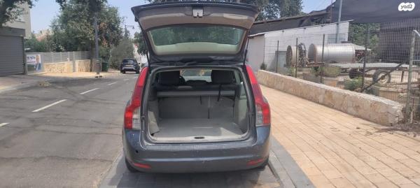 וולוו V50 Luxury אוט' 2.0 (145 כ''ס) בנזין 2011 למכירה בתל אביב יפו