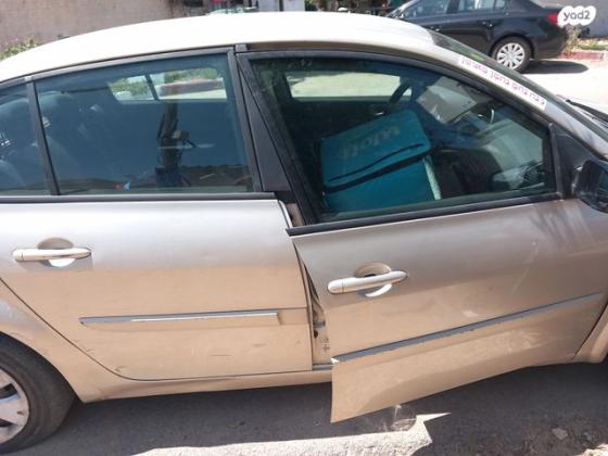 רנו מגאן דור 2 (2004-2010) Business אוט' 4 דל' 1.6 (110 כ''ס) בנזין 2008 למכירה בצוקי ים