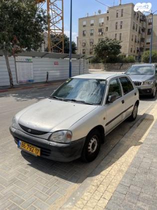 דייהטסו שרייד DLX הצ'בק אוט' 1.3 (84 כ''ס) בנזין 2000 למכירה ביבנה