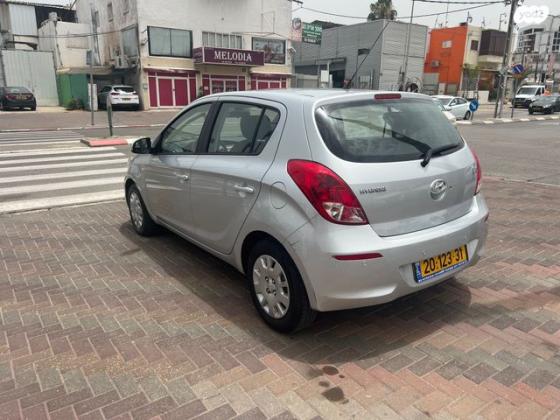 יונדאי i20 Insight אוט' 1.4 (100 כ"ס) בנזין 2014 למכירה בפתח תקווה