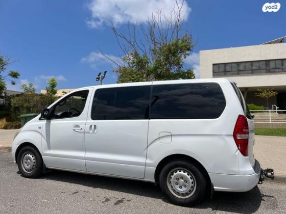 יונדאי i800 GLS CRDI מיניבוס ידני דיזל 8 מק' 2.5 (136 כ"ס) דיזל 2011 למכירה בהרצליה