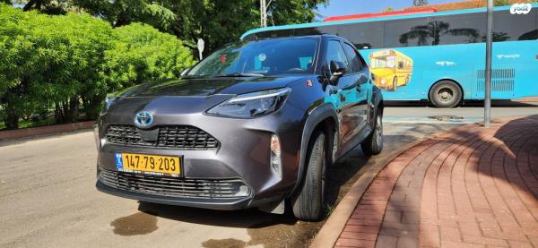 טויוטה יאריס קרוס HSD Urban אוט' 1.5 (92 כ''ס) בנזין 2022 למכירה ברמת גן